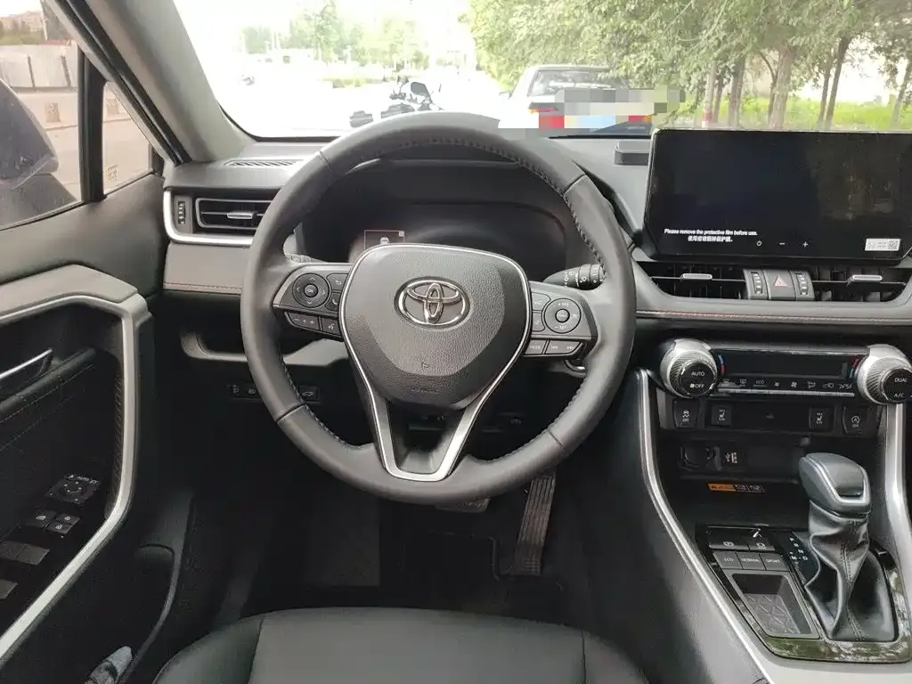 Toyota RAV4 — фото 3