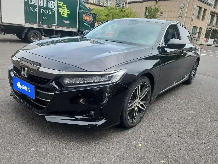 Honda Accord — фото 1