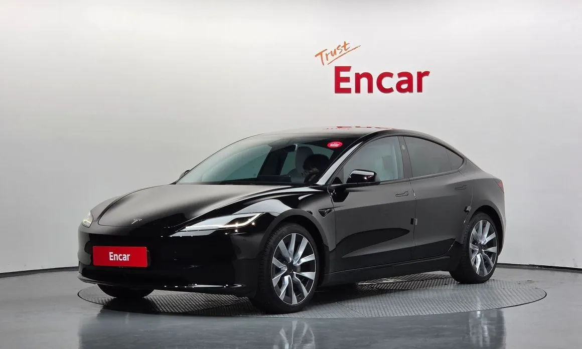 Tesla Model 3 — фото 1