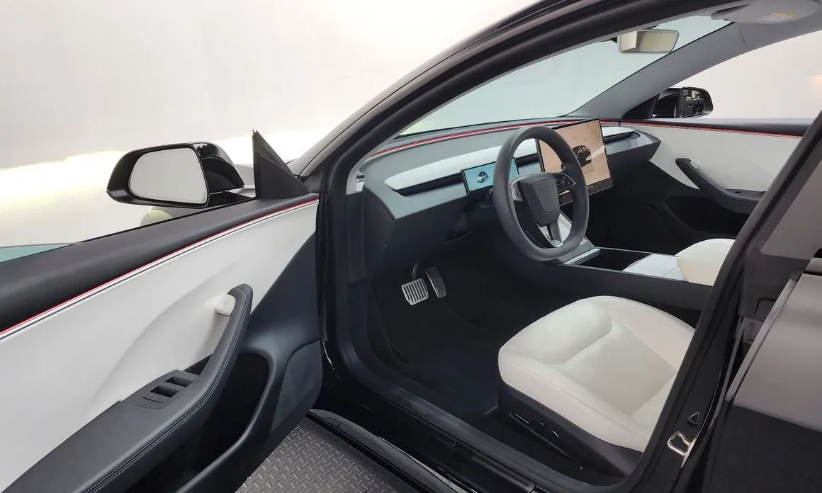 Tesla Model 3 — фото 4