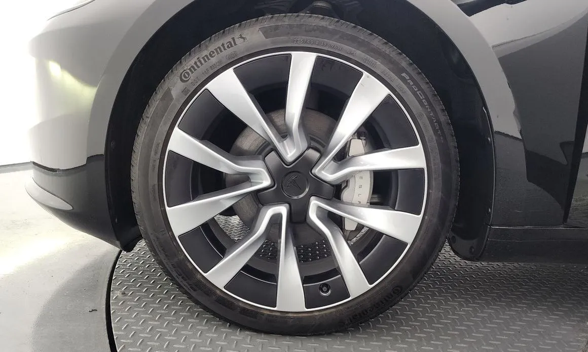 Tesla Model 3 — фото 6