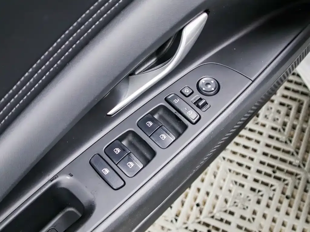 Hyundai Elantra — фото 10