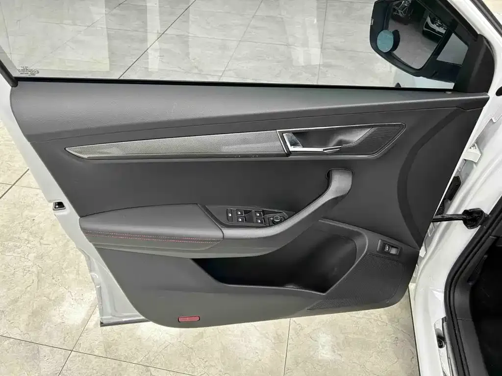 Skoda Karoq — фото 6