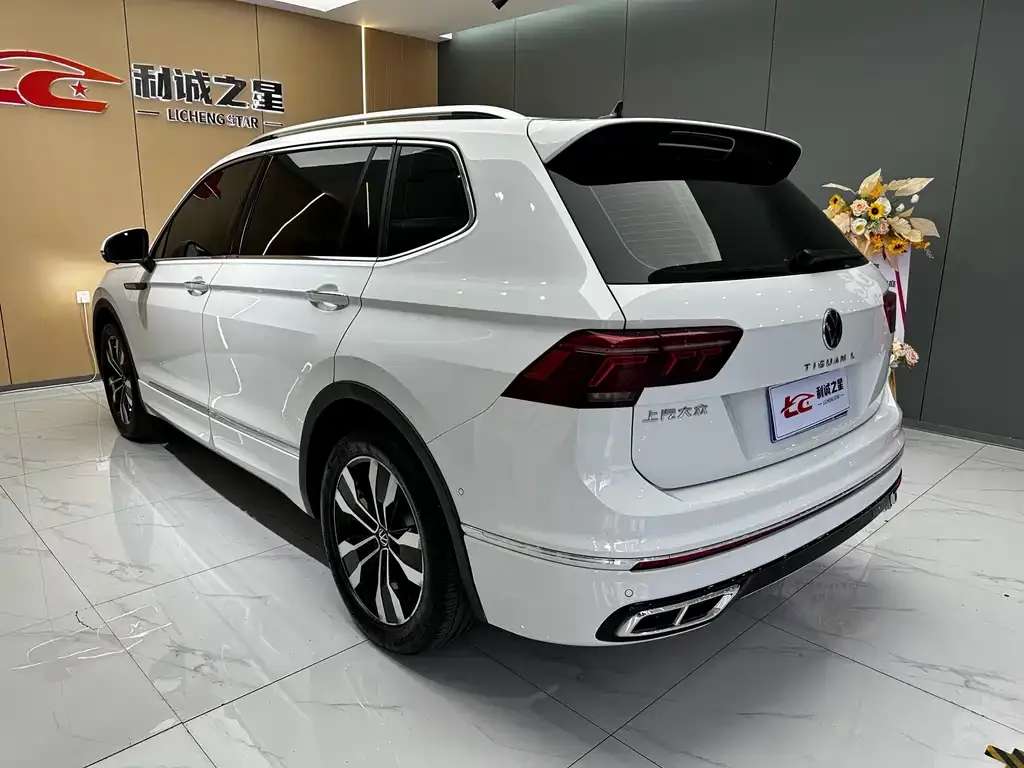 Volkswagen Tiguan L — фото 3