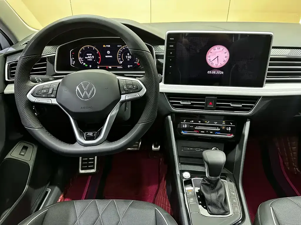 Volkswagen Tiguan L — фото 9