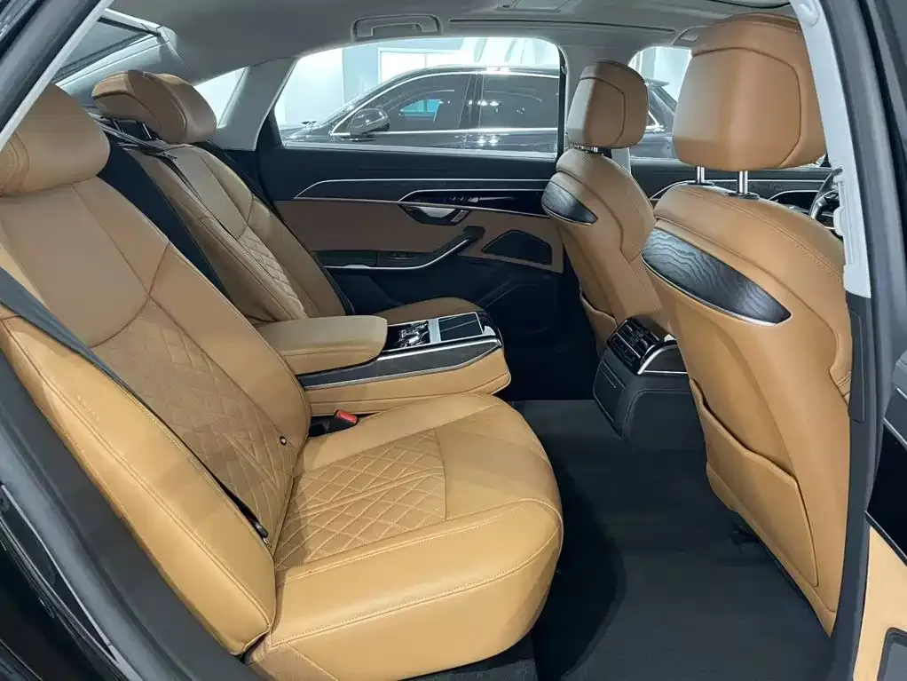 Audi A8 — фото 7