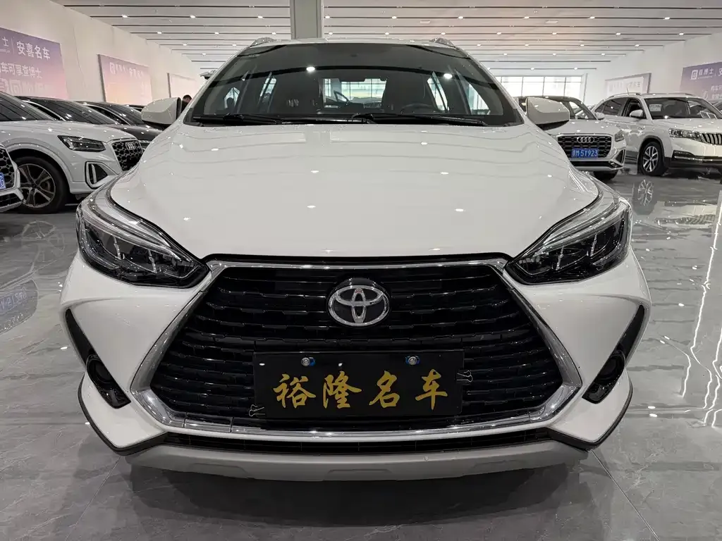Toyota Yaris L — фото 4
