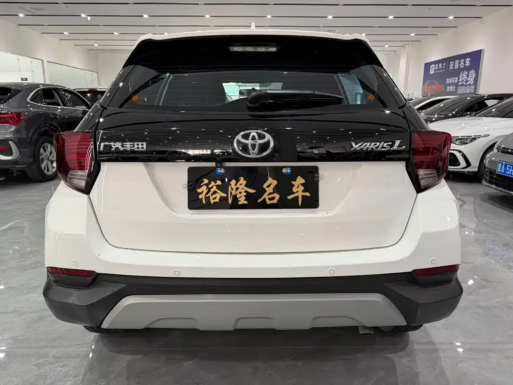Toyota Yaris L — фото 6