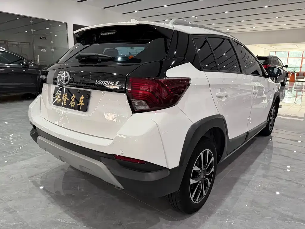 Toyota Yaris L — фото 8
