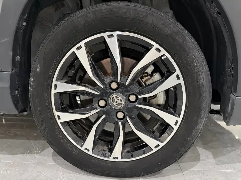 Toyota Yaris L — фото 7
