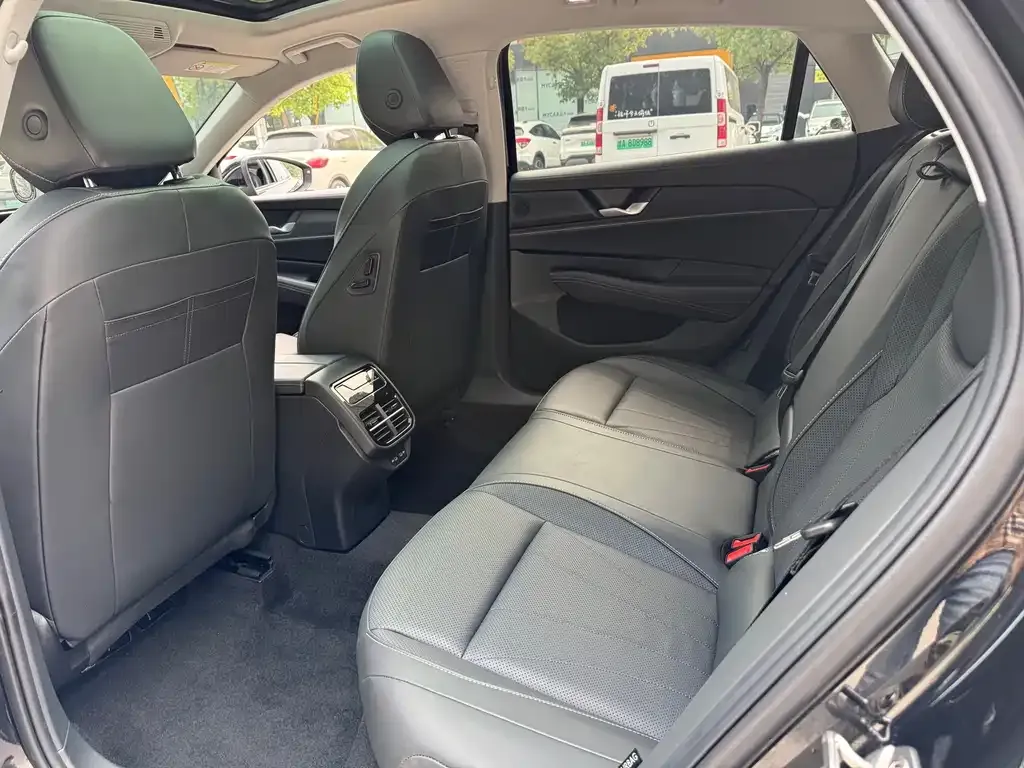 Volkswagen Passat — фото 8