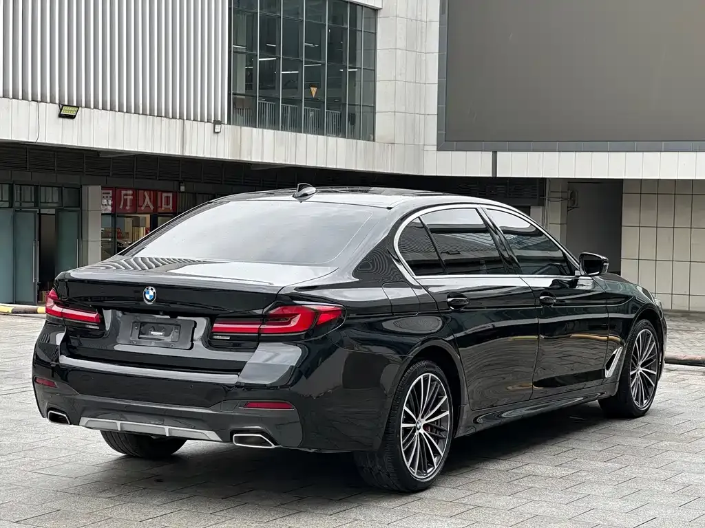 BMW 5 Series — фото 4