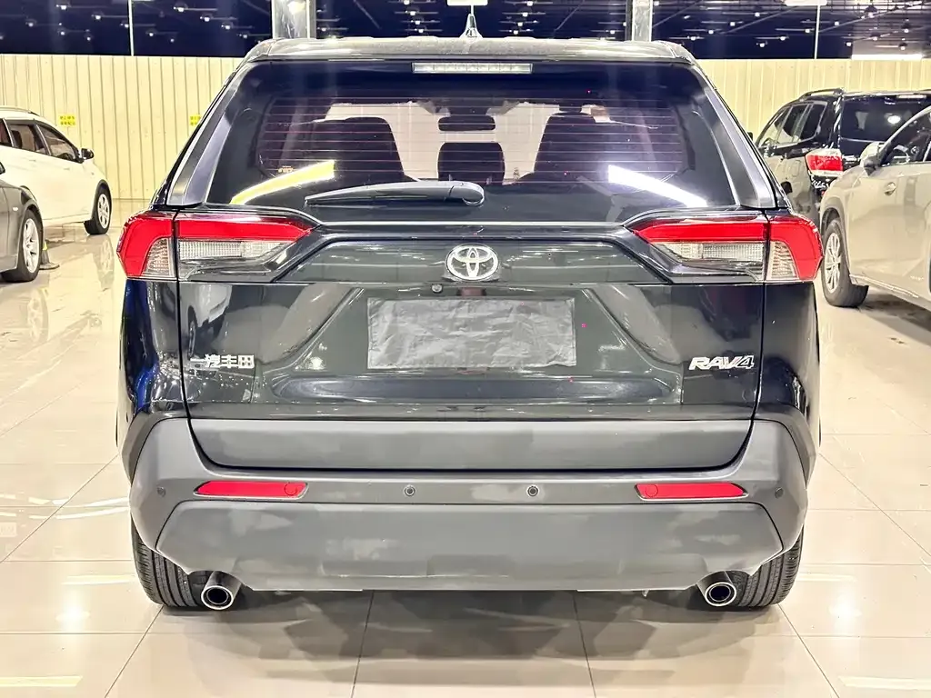 Toyota RAV4 — фото 10