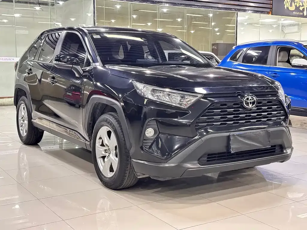 Toyota RAV4 — фото 4