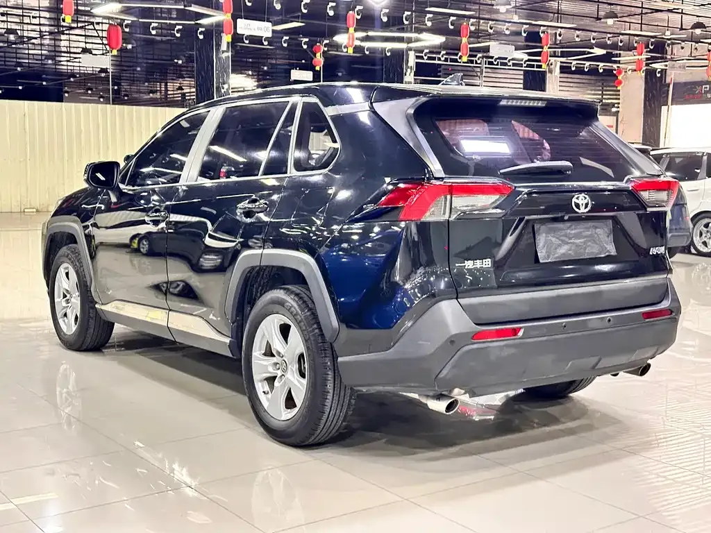 Toyota RAV4 — фото 6