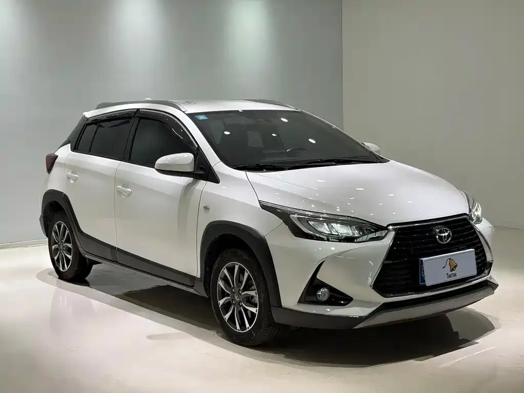 Toyota Yaris L — фото 1