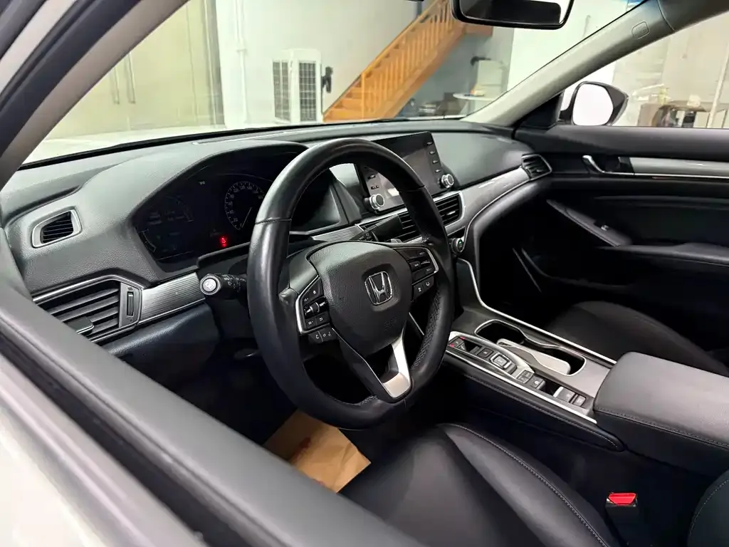 Honda Accord — фото 8