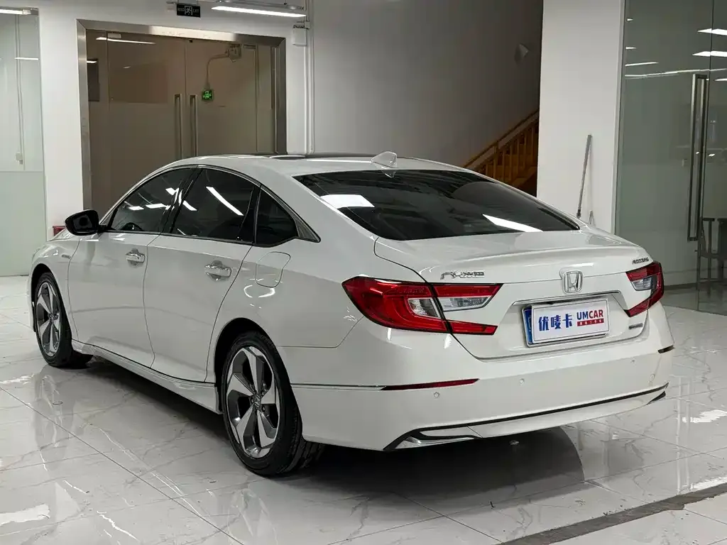 Honda Accord — фото 7
