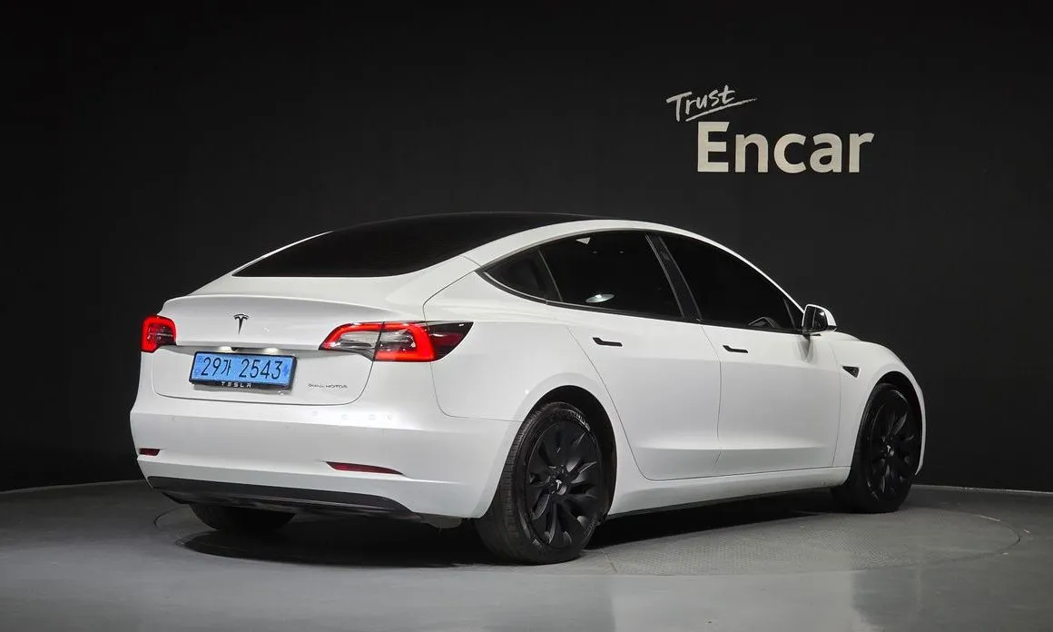 Tesla Model 3 — фото 10