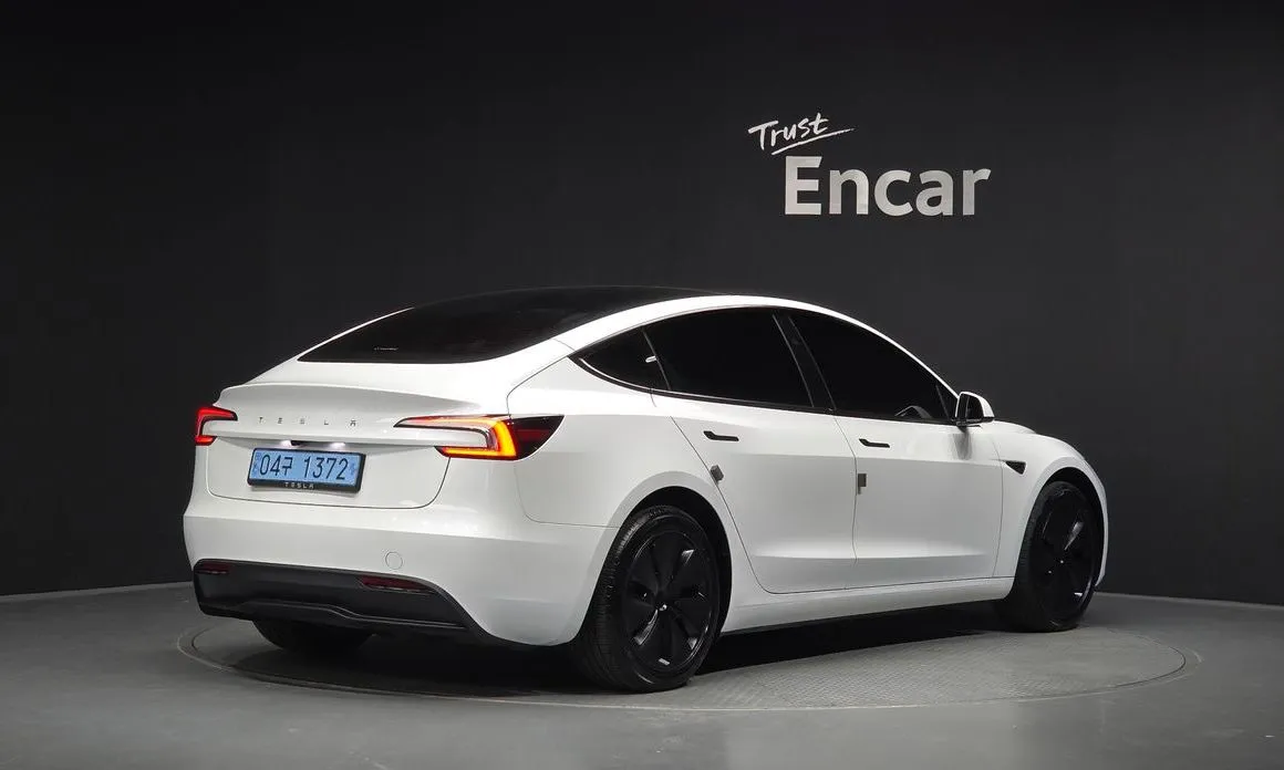 Tesla Model 3 — фото 10