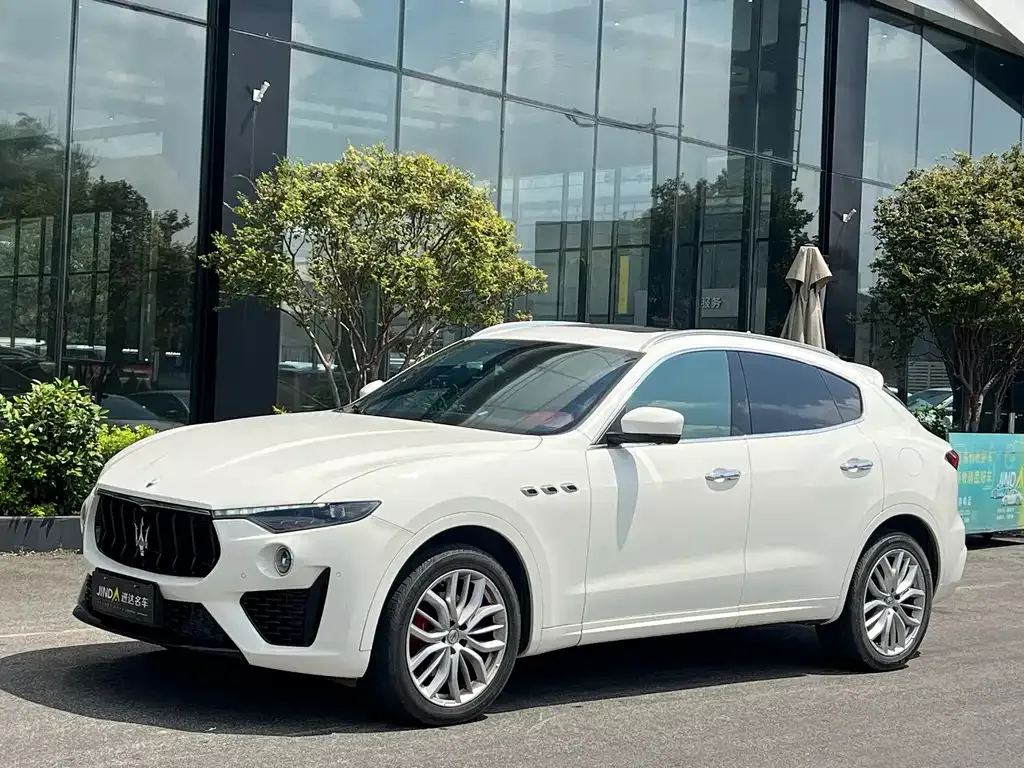 Maserati Levante — фото 1