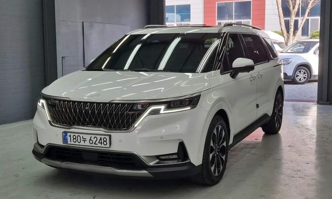 Kia Carnival — фото 1