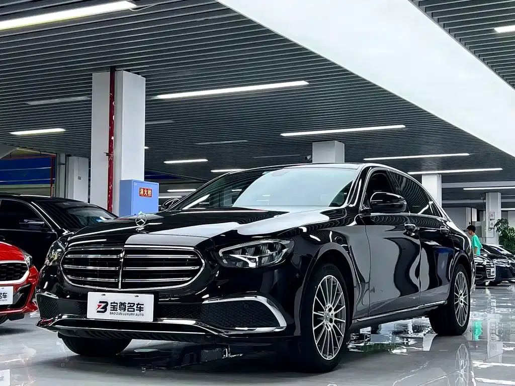 Mercedes-Benz E-Class — фото 1
