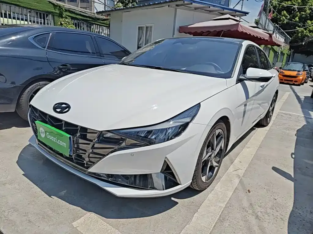 Hyundai Elantra — фото 4