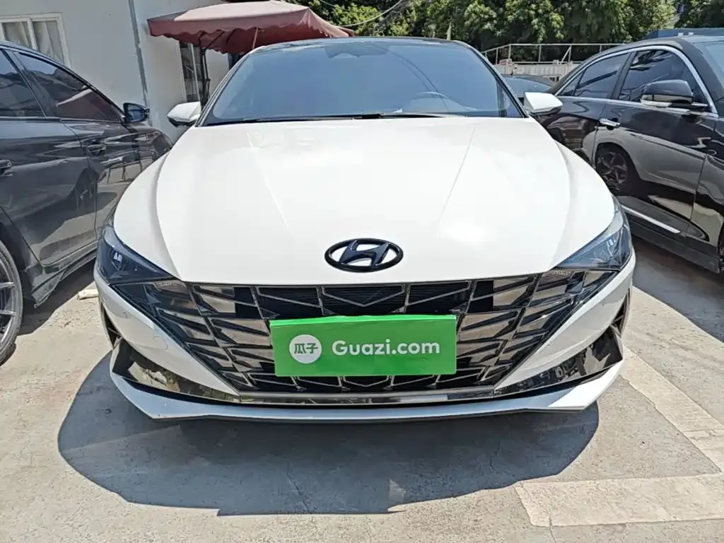 Hyundai Elantra — фото 3