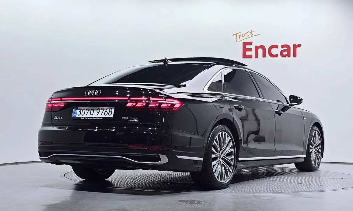 Audi A8 — фото 2