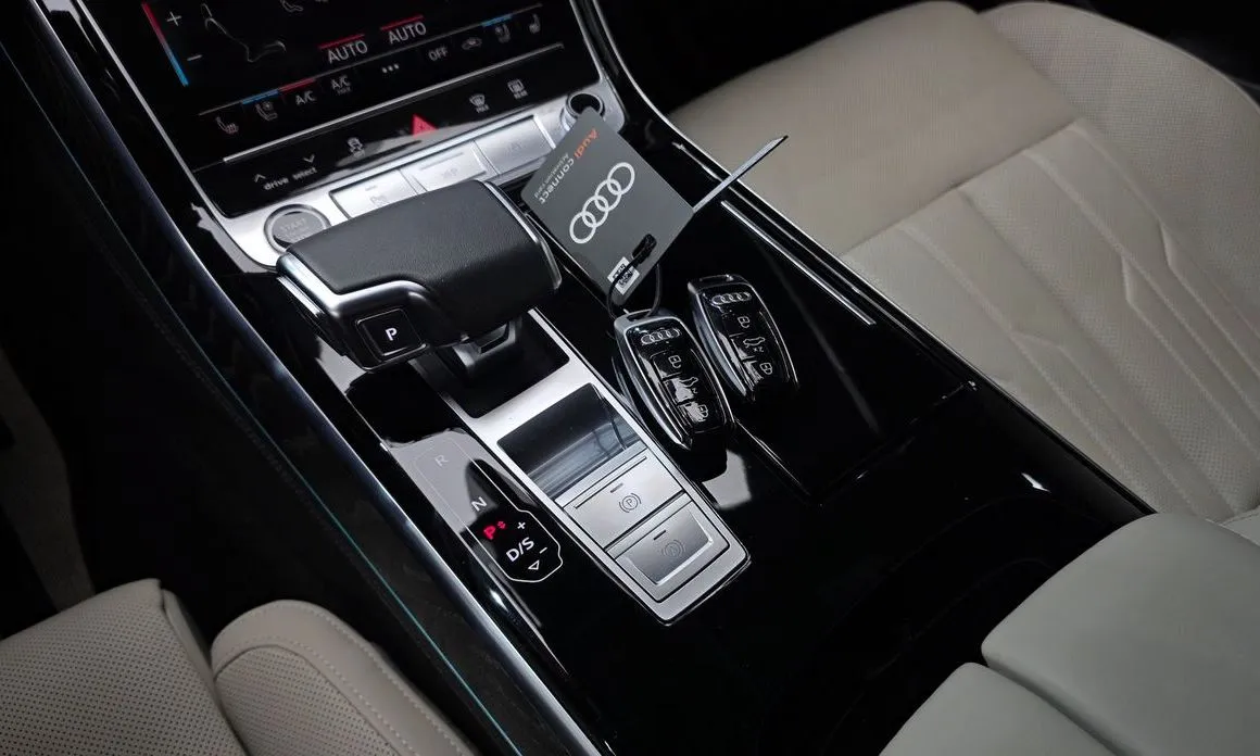 Audi A8 — фото 7