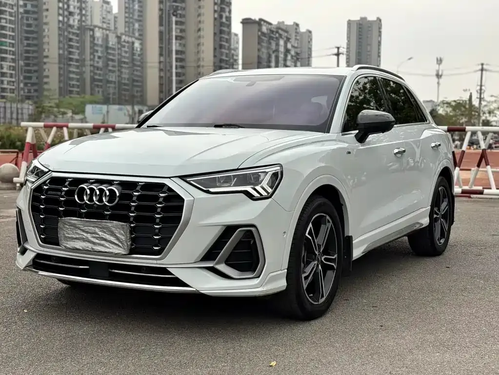 Audi Q3 — фото 1