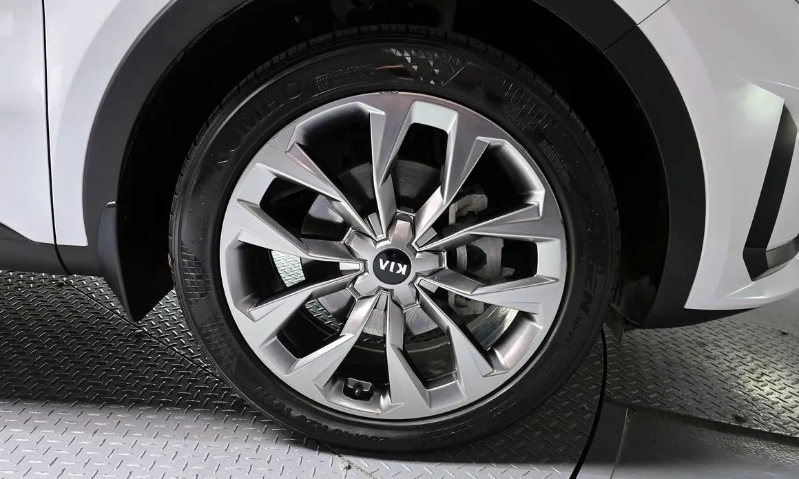 Kia Sorento — фото 7