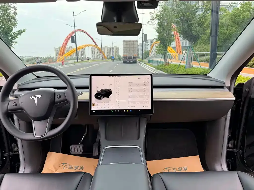Tesla Model Y — фото 5