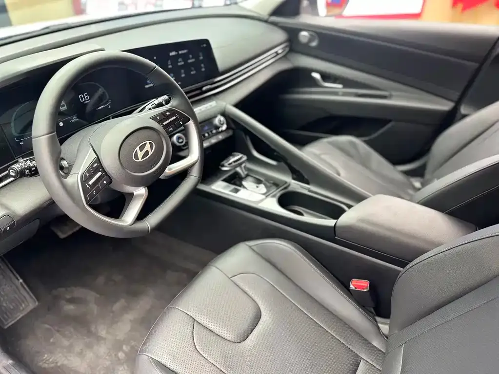 Hyundai Elantra — фото 4