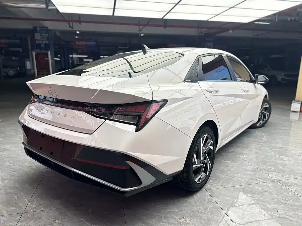Hyundai Elantra — фото 10