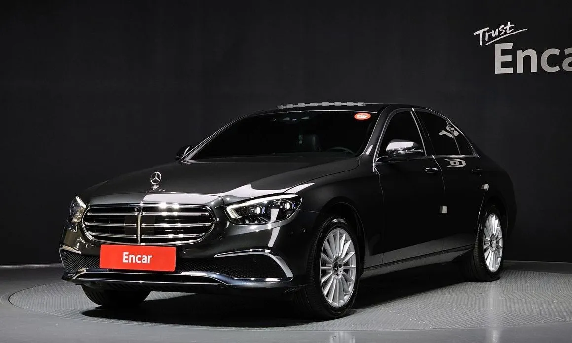 Mercedes-Benz E-Class — фото 1