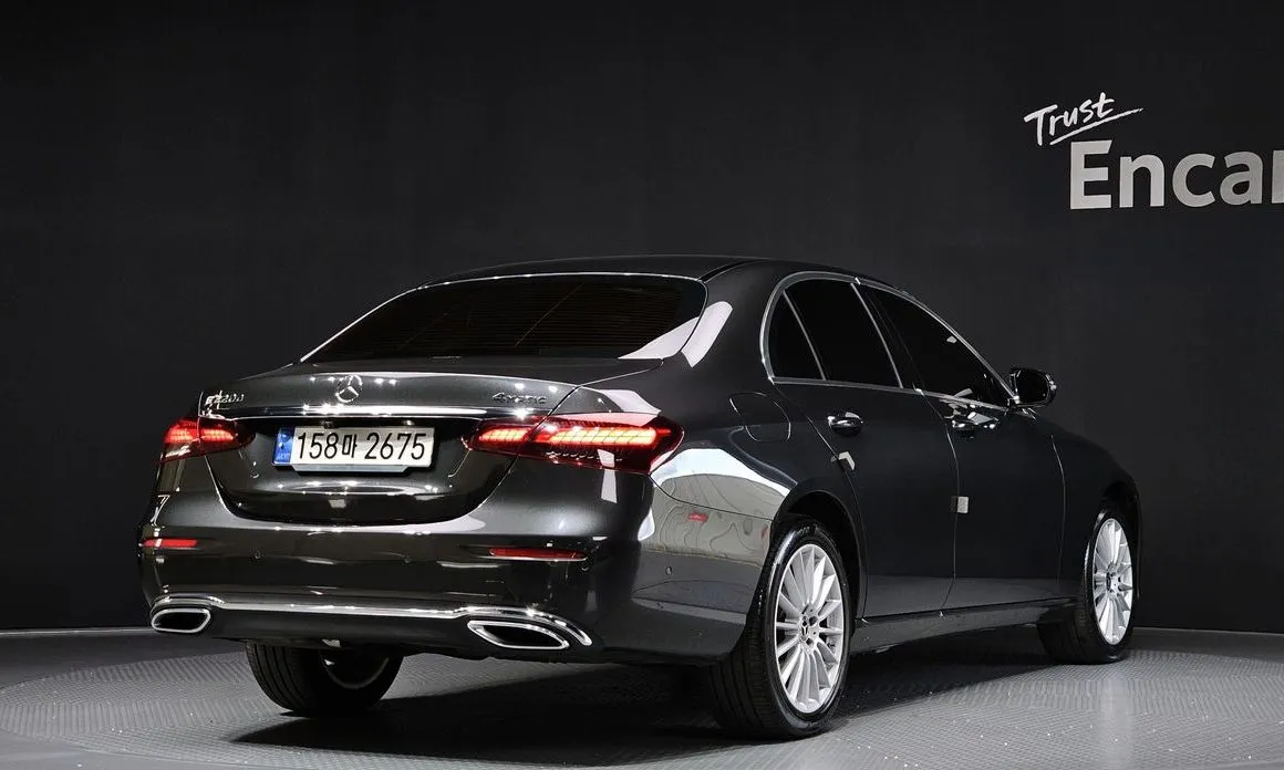 Mercedes-Benz E-Class — фото 2