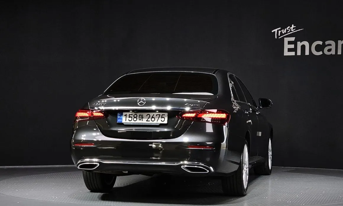 Mercedes-Benz E-Class — фото 8