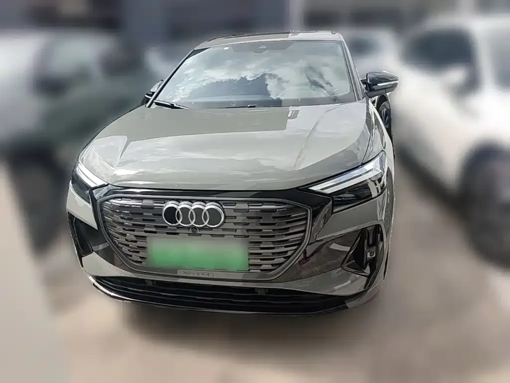 Audi Q4 e-tron — фото 2