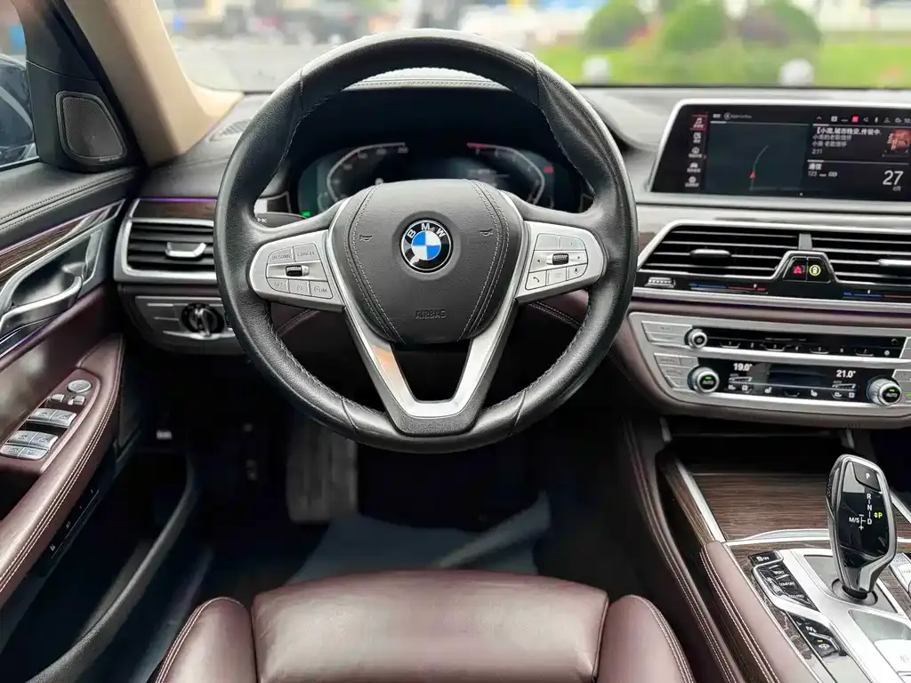 BMW 7 Series — фото 6