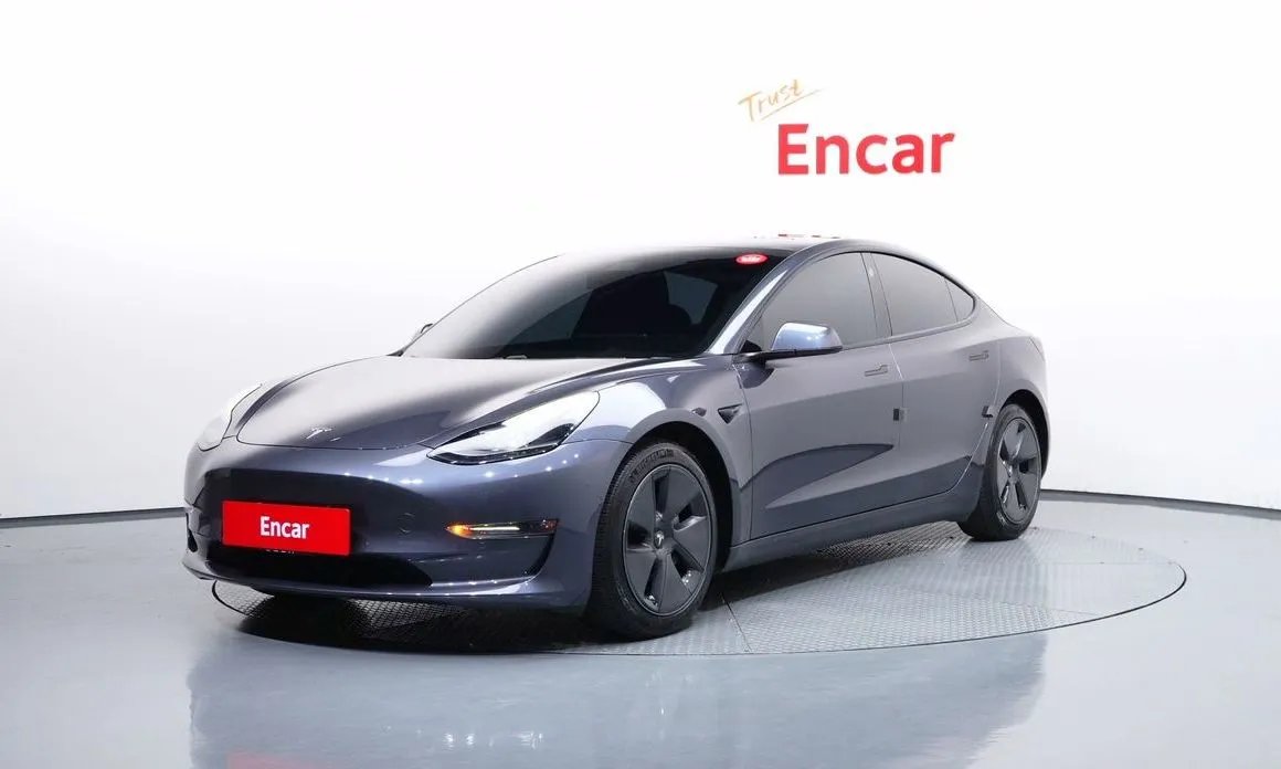 Tesla Model 3 — фото 1
