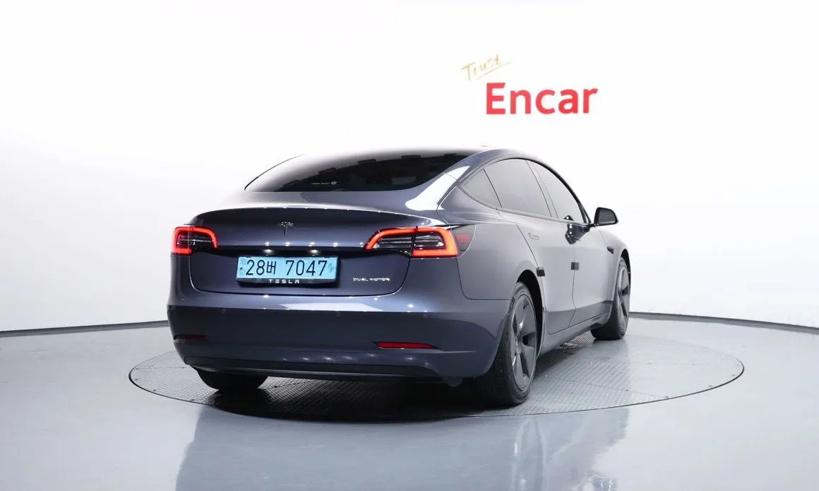Tesla Model 3 — фото 3