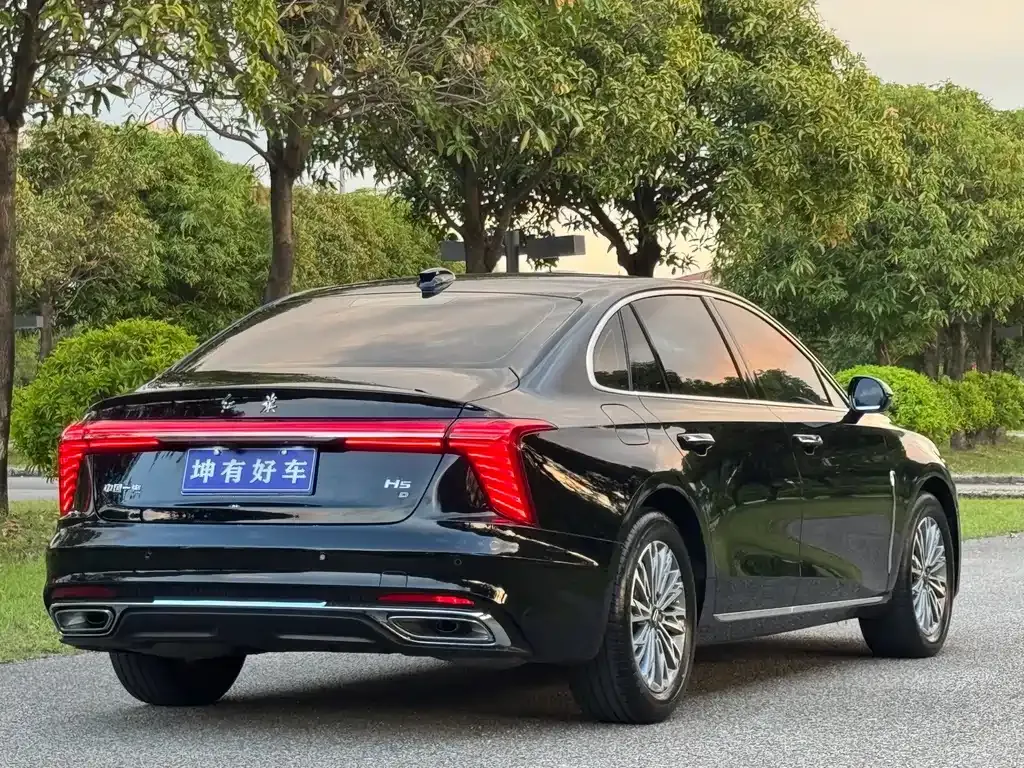 Hongqi H5 — фото 4