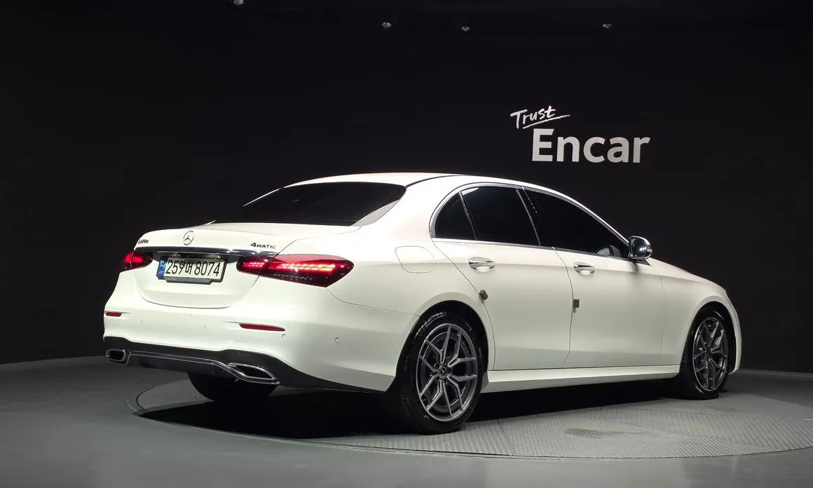 Mercedes-Benz E-Class — фото 6