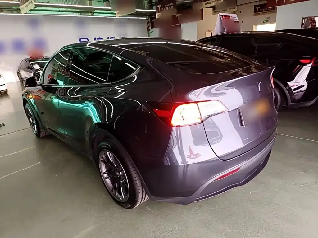 Tesla Model Y — фото 6