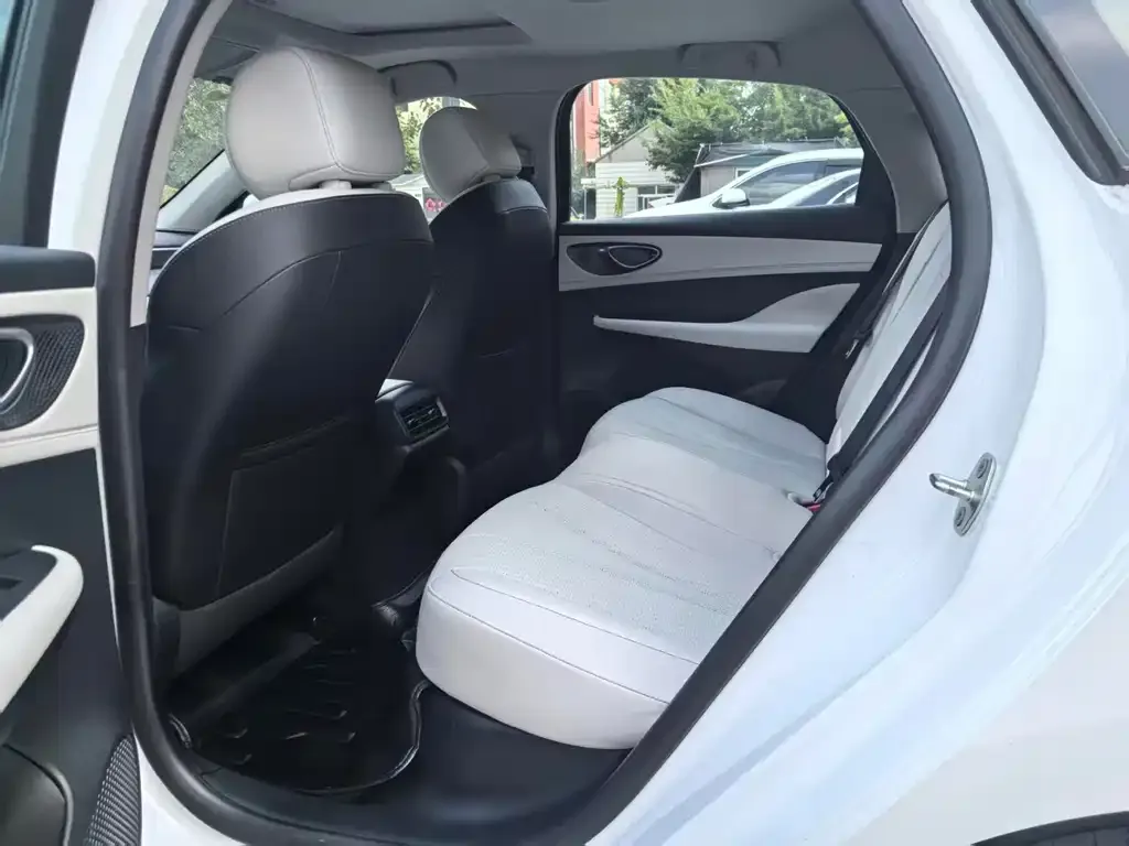 BYD Seal 05 DM-i — фото 10