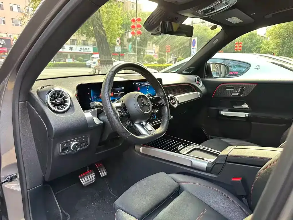 Mercedes-Benz GLB AMG — фото 10