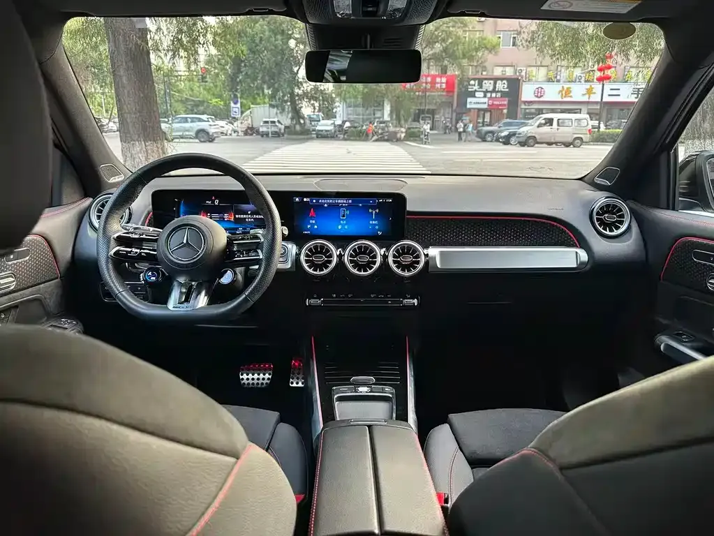 Mercedes-Benz GLB AMG — фото 2