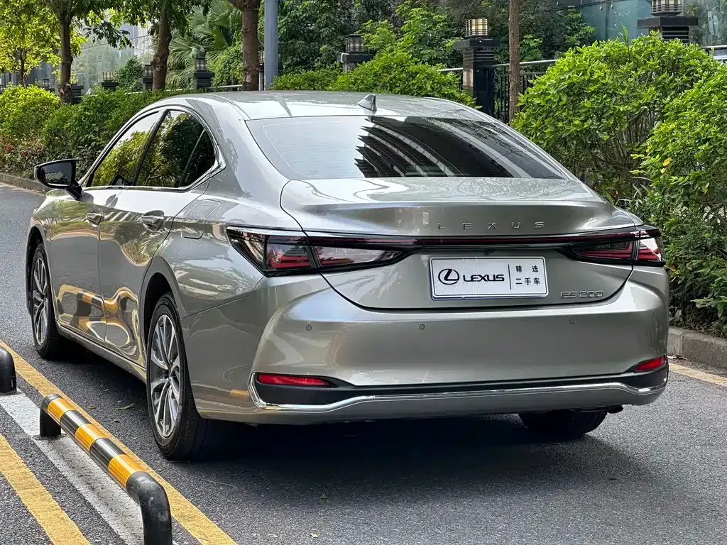 Lexus ES — фото 8